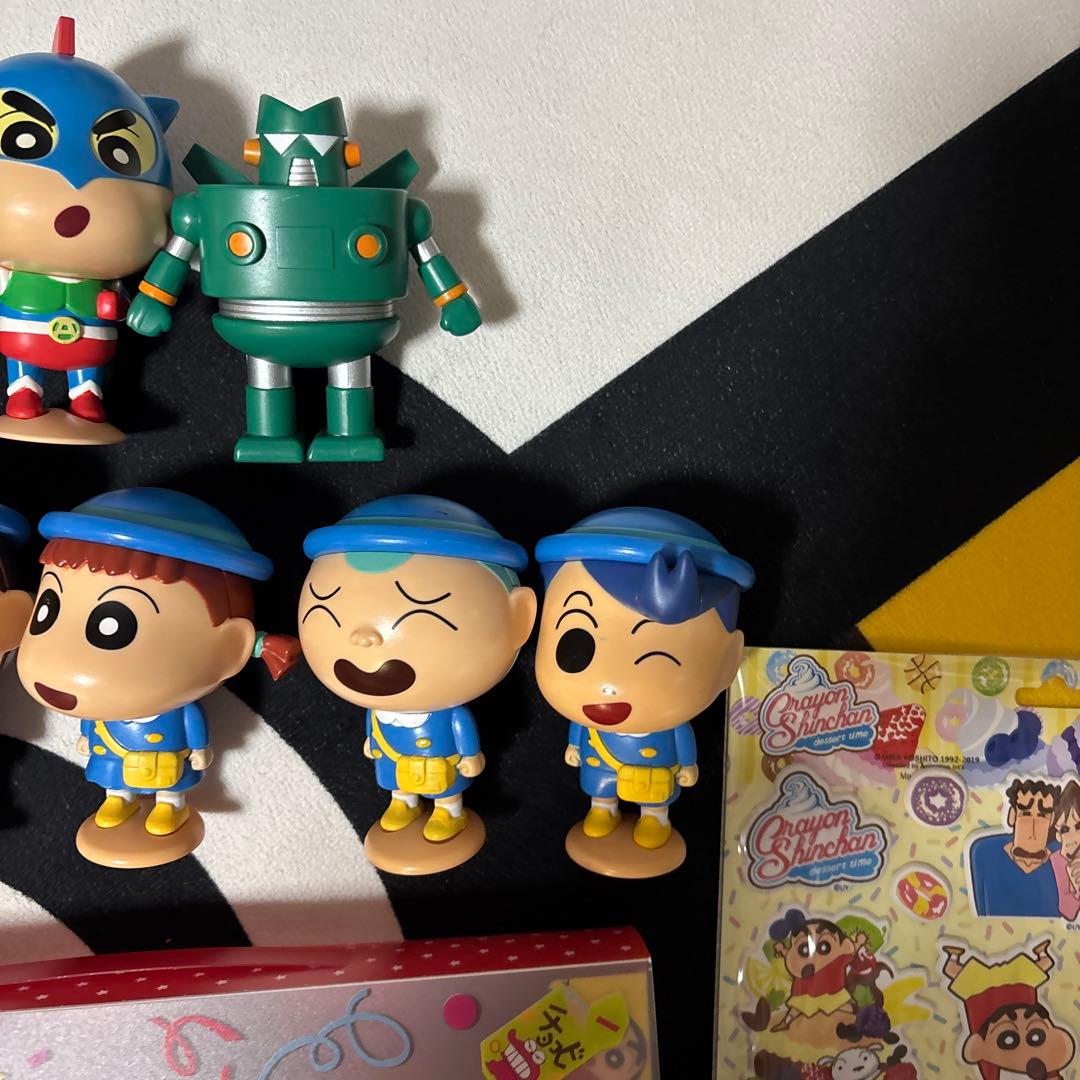 クレヨンしんちゃん　グッズ　まとめ売り　フィギュア　シール　キーホルダー