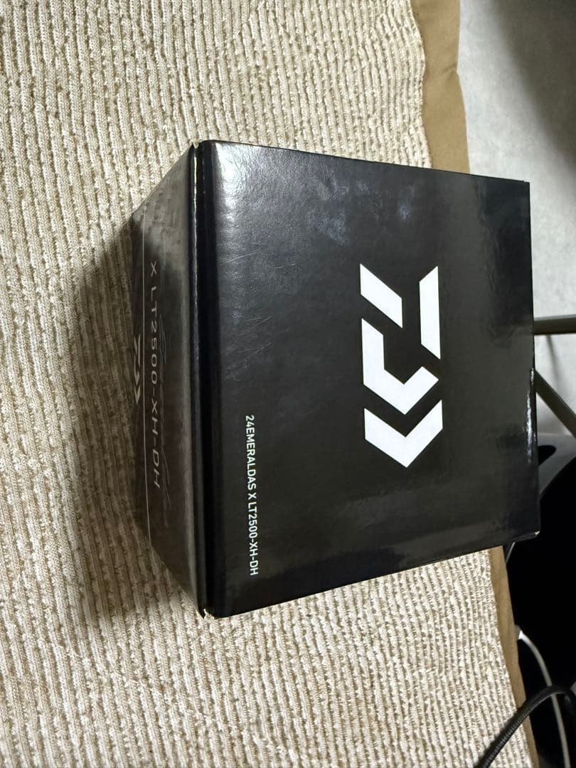 美品ダイワ 24 エメラルダス X LT2500-XH-DH スピニングリール