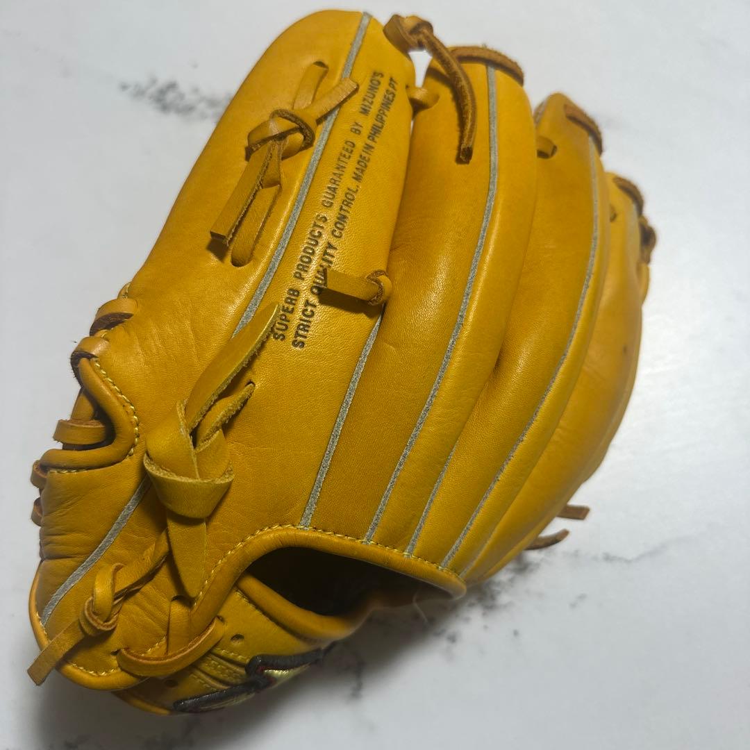 ミズノ　ヴィクトリーステージ　少年　軟式用　美品　新品同様　イエロー　右利き
