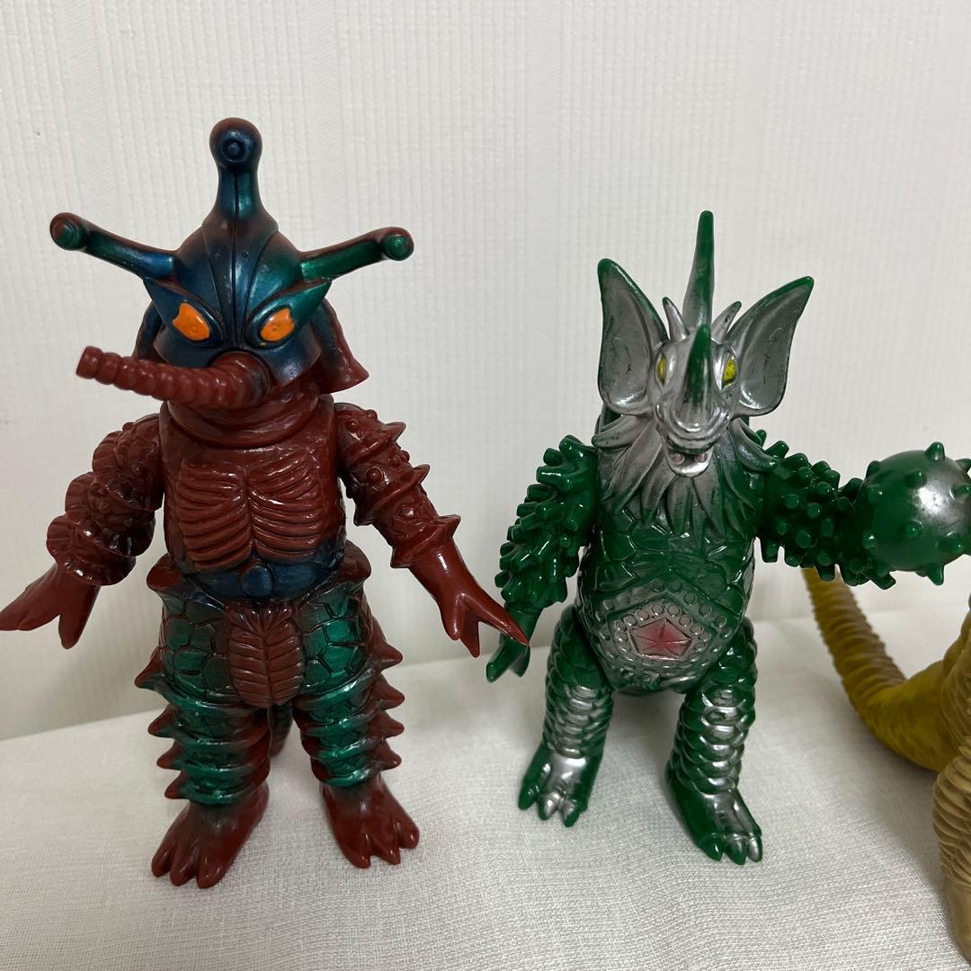 日本製　ウルトラマン怪獣フィギュア　ソフビ　円谷プロ　4体