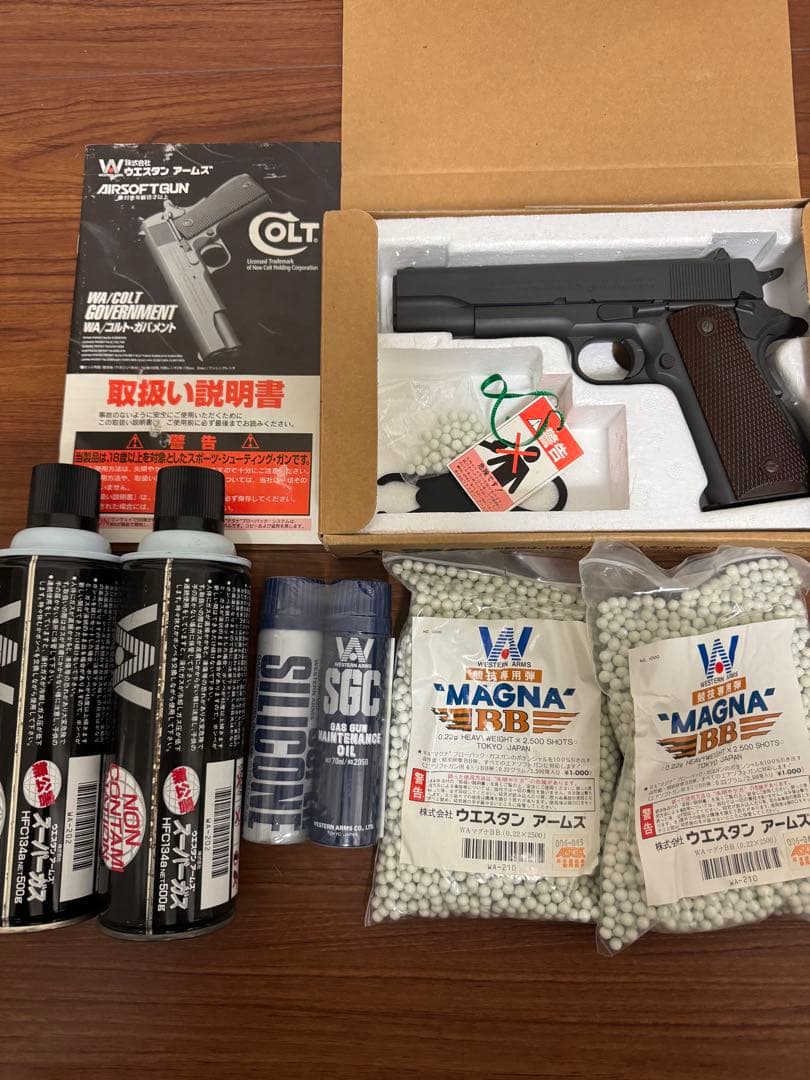 COLT ガバメント モデルガン ガス缶付き