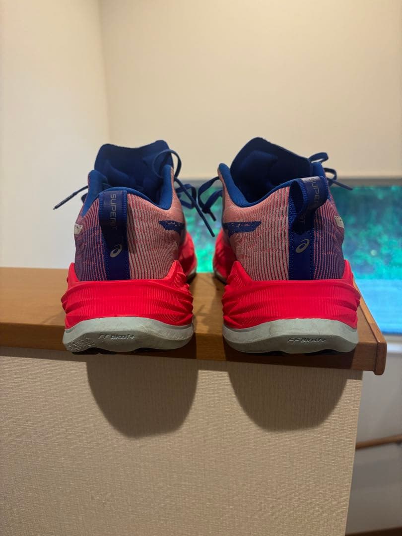 ASICS SUPERBLASTランニングシューズ