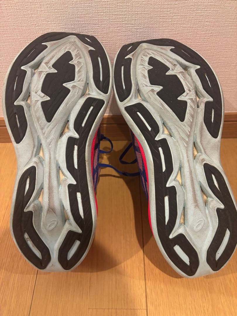 ASICS SUPERBLASTランニングシューズ