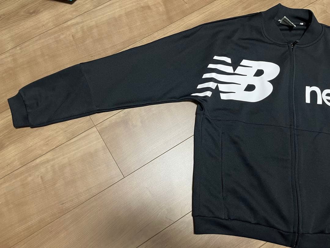 new balance ブラックジャージ上下セット