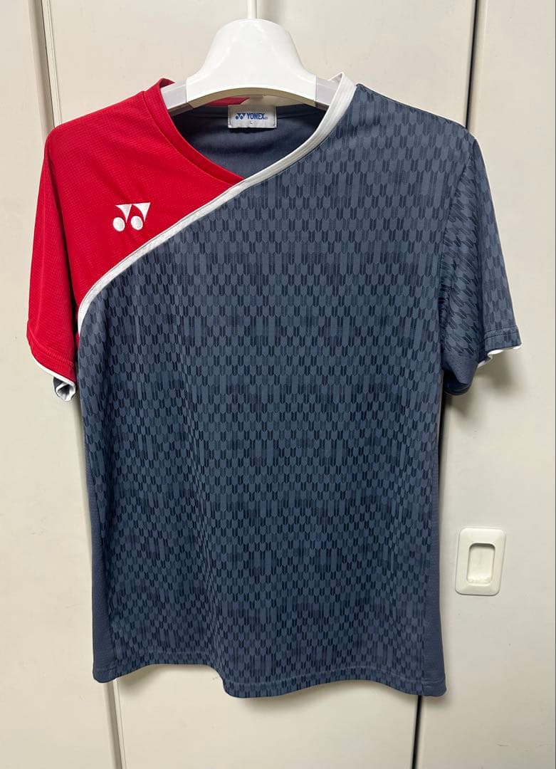 ヨネックス　バドミントンシャツ Lサイズ グレー/レッド