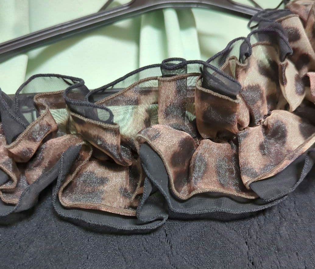 あかね、チャコットの黒アシンメトリートップス
