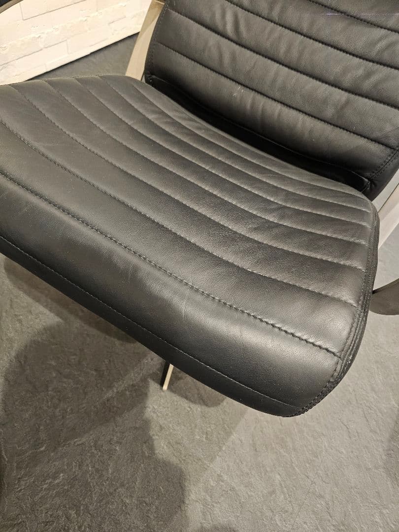 セット売り　 BoConceptリクライニングチェアとオットマン