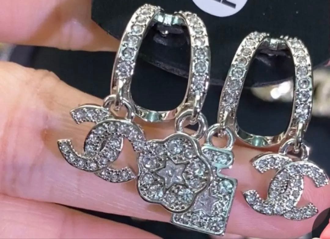 CHANEL ココマーク シャネル シルバー ピアス オシャレデザイン