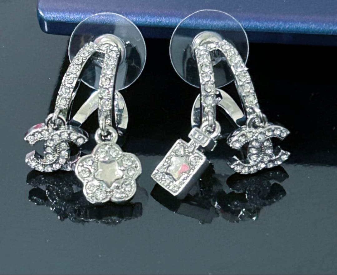 CHANEL ココマーク シャネル シルバー ピアス オシャレデザイン