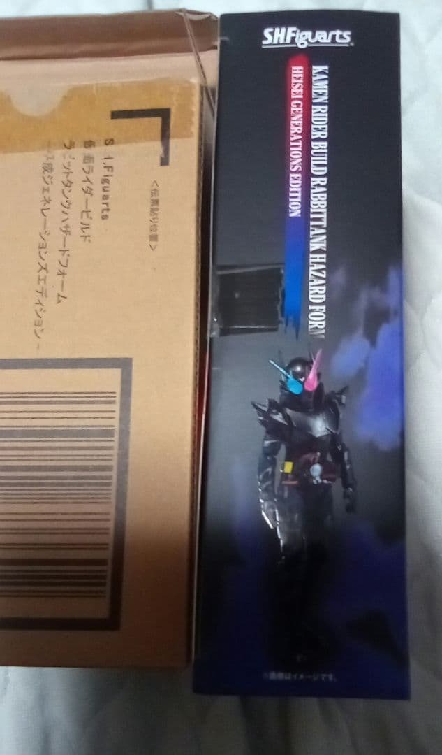 S.H.Figuarts　仮面ライダービルド　ラビットタンクハザードフォーム