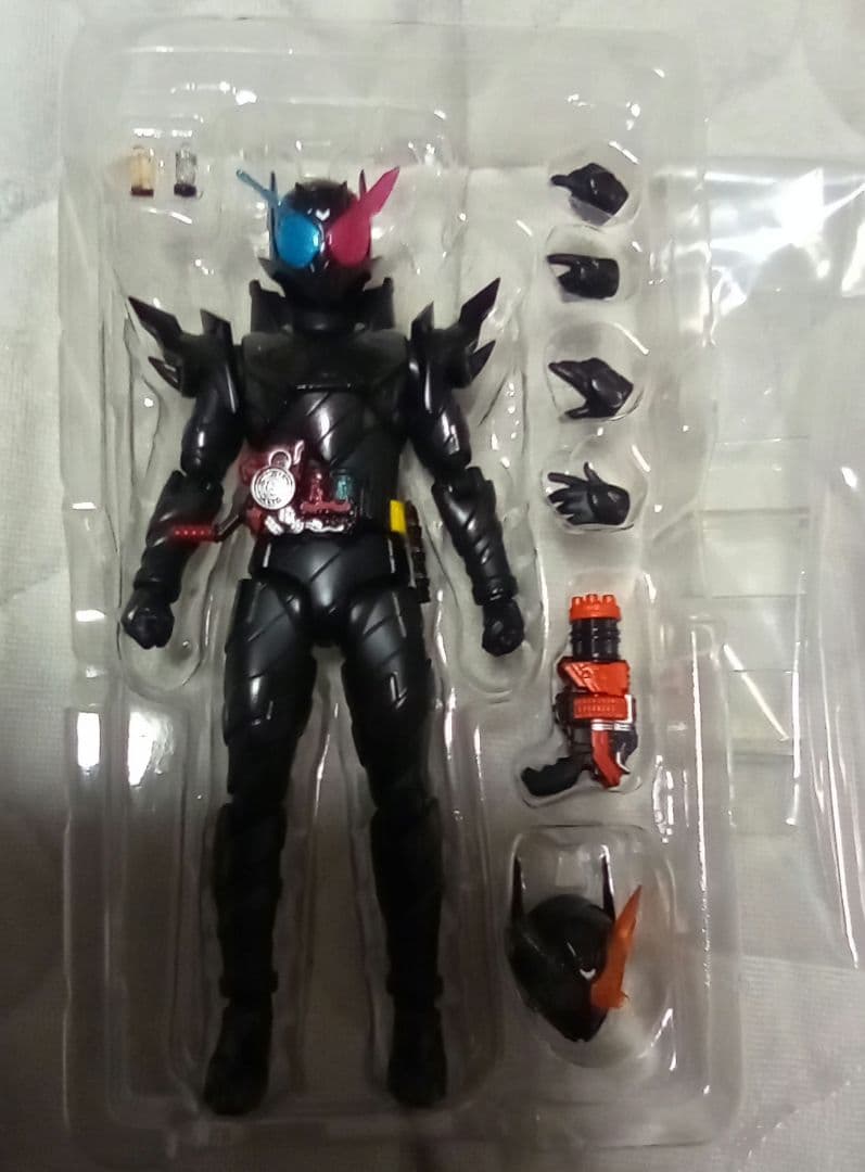 S.H.Figuarts　仮面ライダービルド　ラビットタンクハザードフォーム