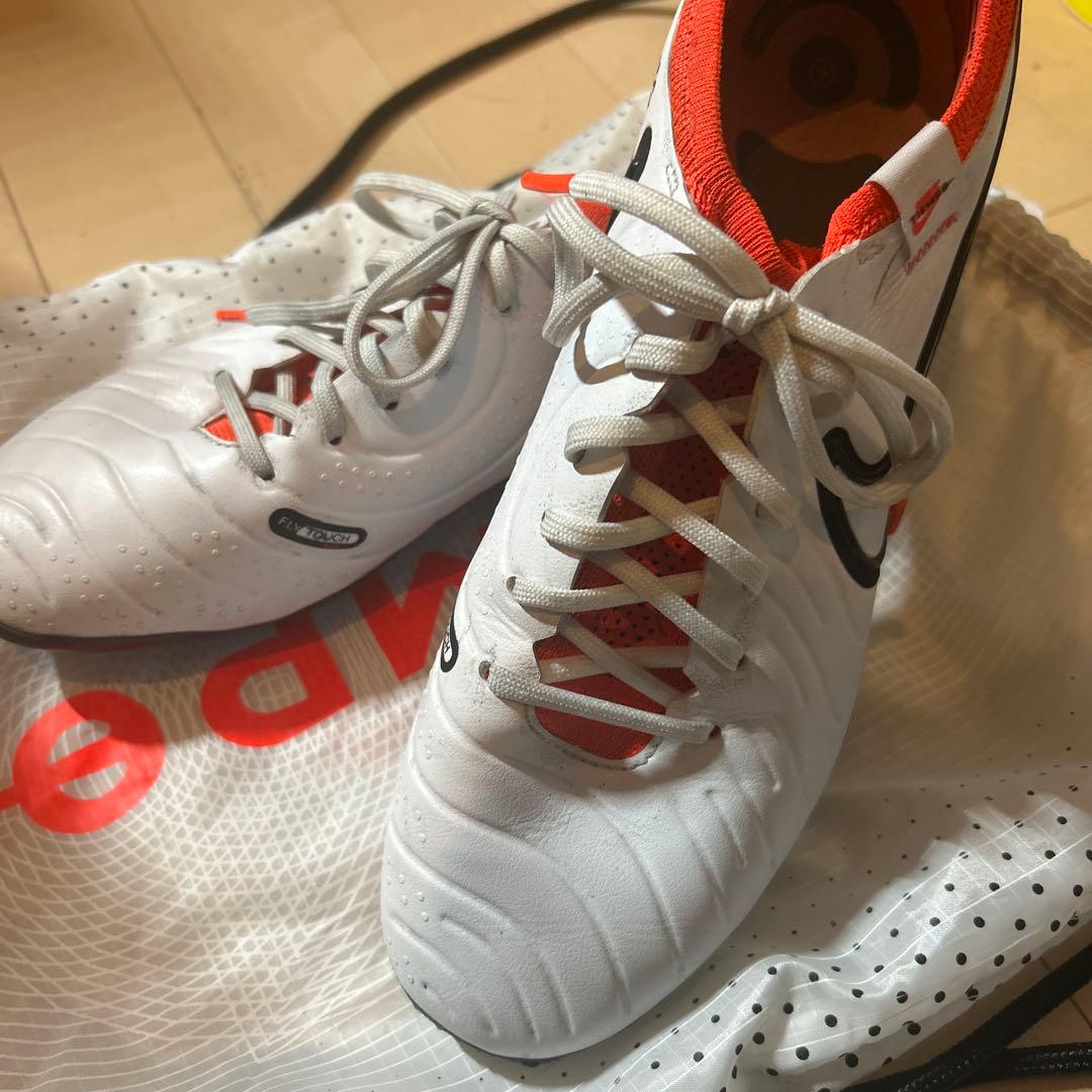 サッカーシューズ NIKE ティエンポ 収納袋付き