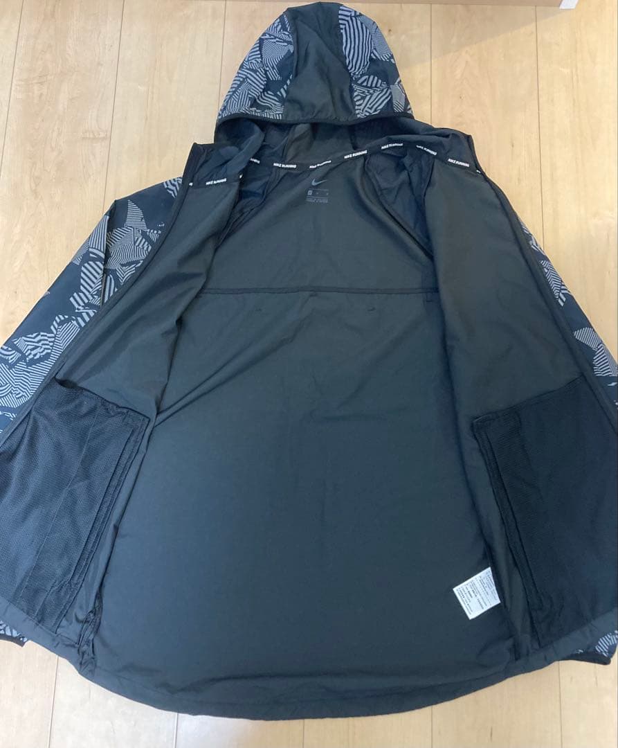 ナイキ ウインドブレーカー ジャケット ブラック ランニング Mサイズ 超美品