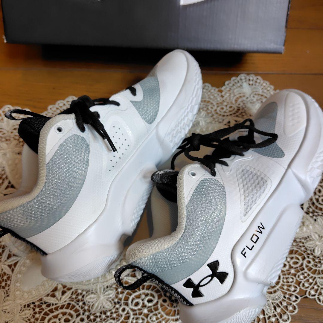 【極美品】UNDER ARMOUR アンダーアーマー 　バスケットシューズ