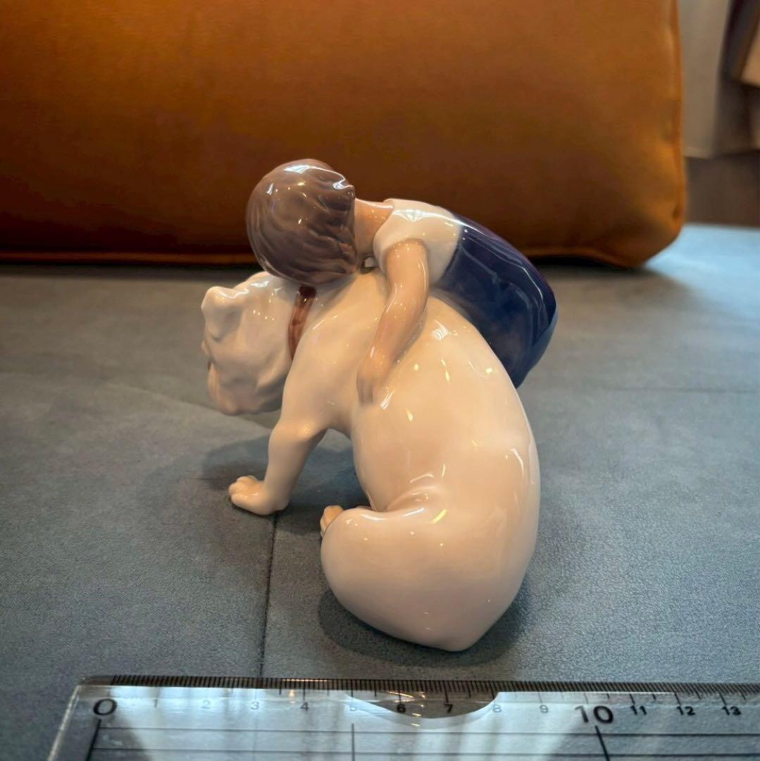   ロイヤルコペンハーゲン　ブルドッグと男の子