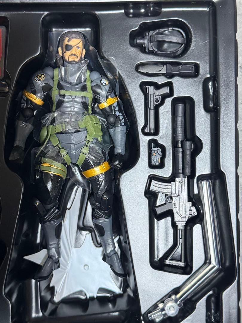 連休中値下げ〜リボルテック スネーク　メタルギアソリッド　MGS V PW EX