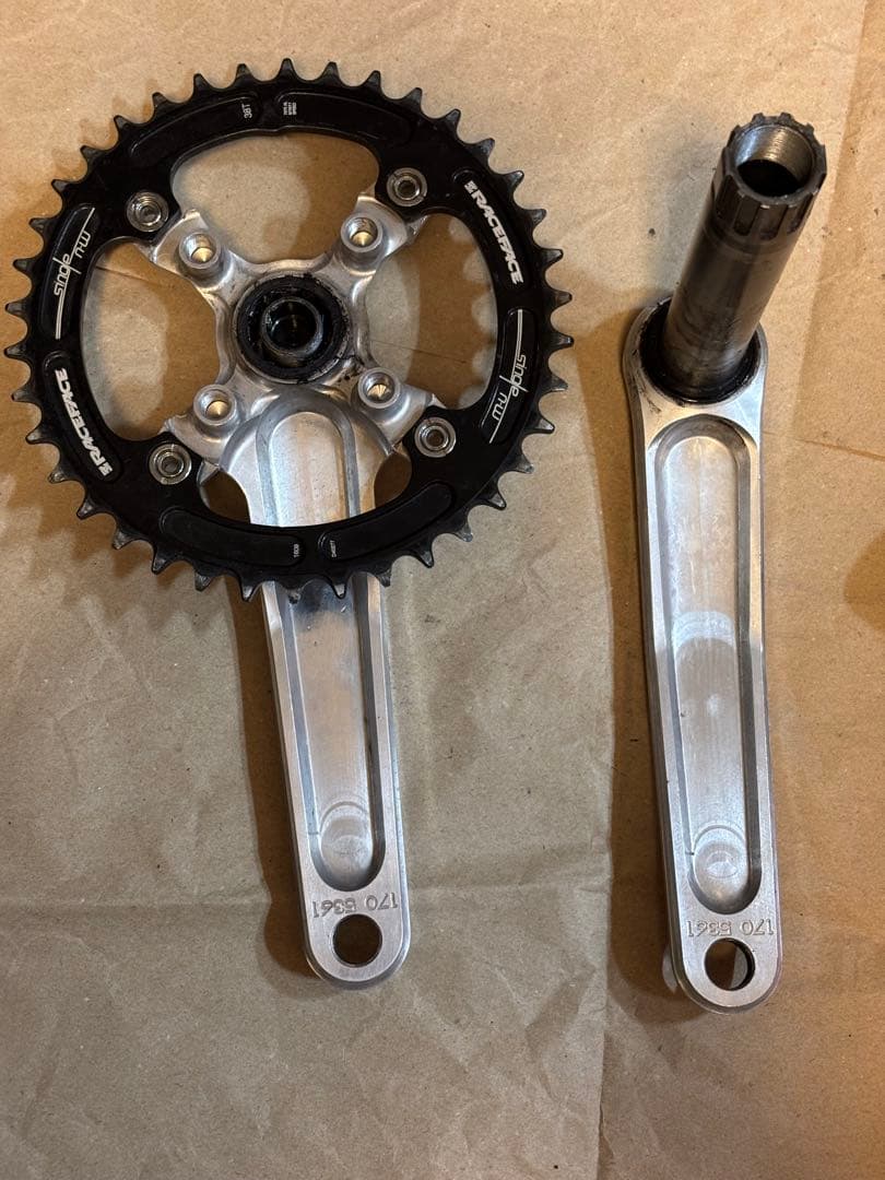 Raceface Deus XCクランク・チェーンリング・BB