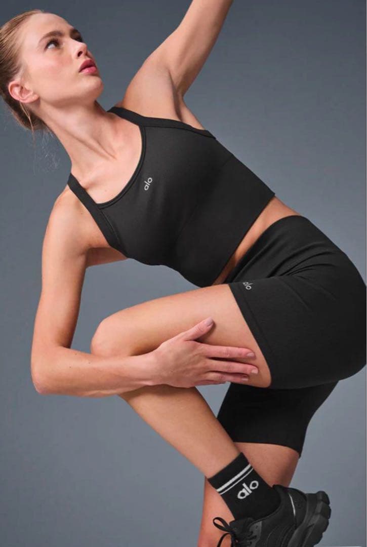 ALO Yoga アロヨガ　タンクトップ　スポーツブラ　ヨガウェア　XS 黒