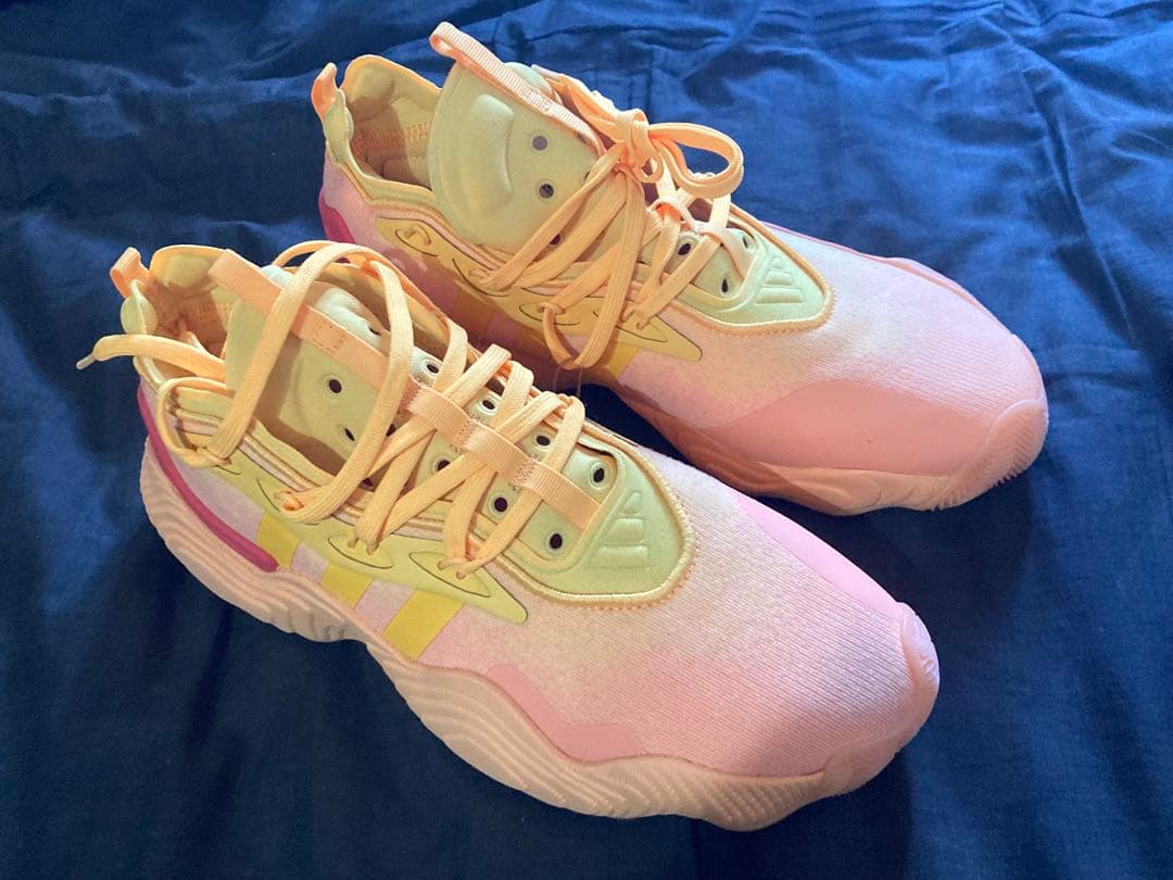 新品アディダスadidas バッシュTrae Young 3 スニーカー26.0