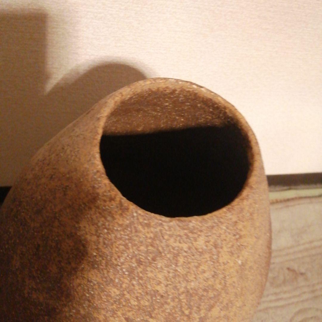 茶色　陶器　花瓶 　サイン付き
