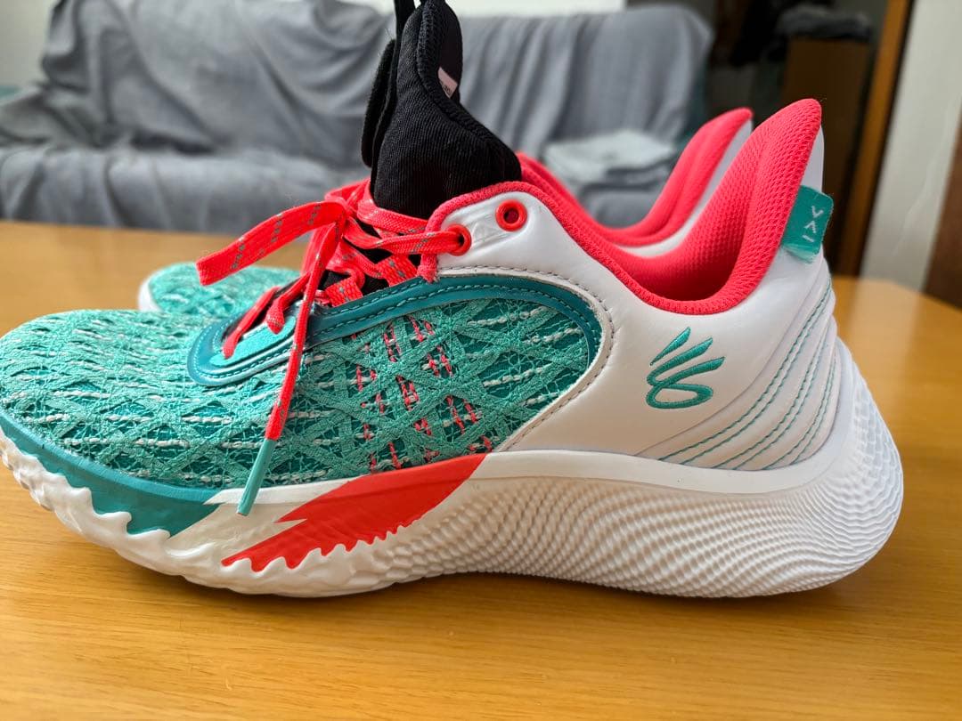バスケットボールシューズ ターコイズ UNDER ARMOUR サイズ25.5