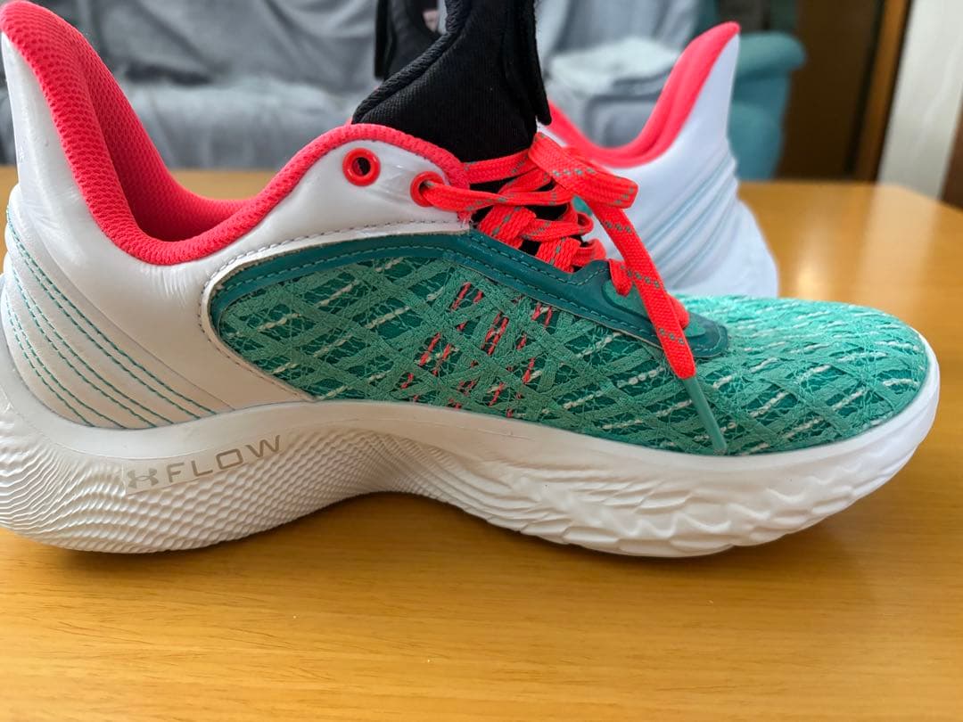 バスケットボールシューズ ターコイズ UNDER ARMOUR サイズ25.5