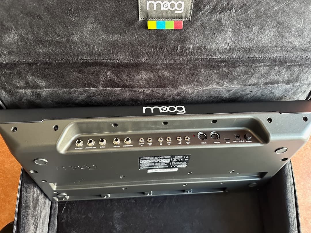 MOOG MESSENGER ケース付（新品同様）