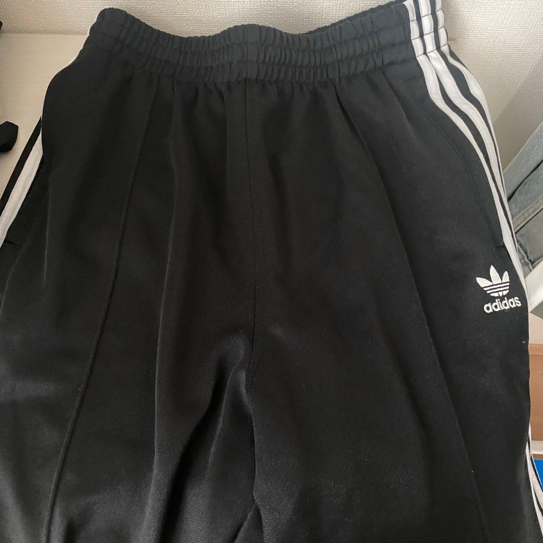 adidasトラックパンツ