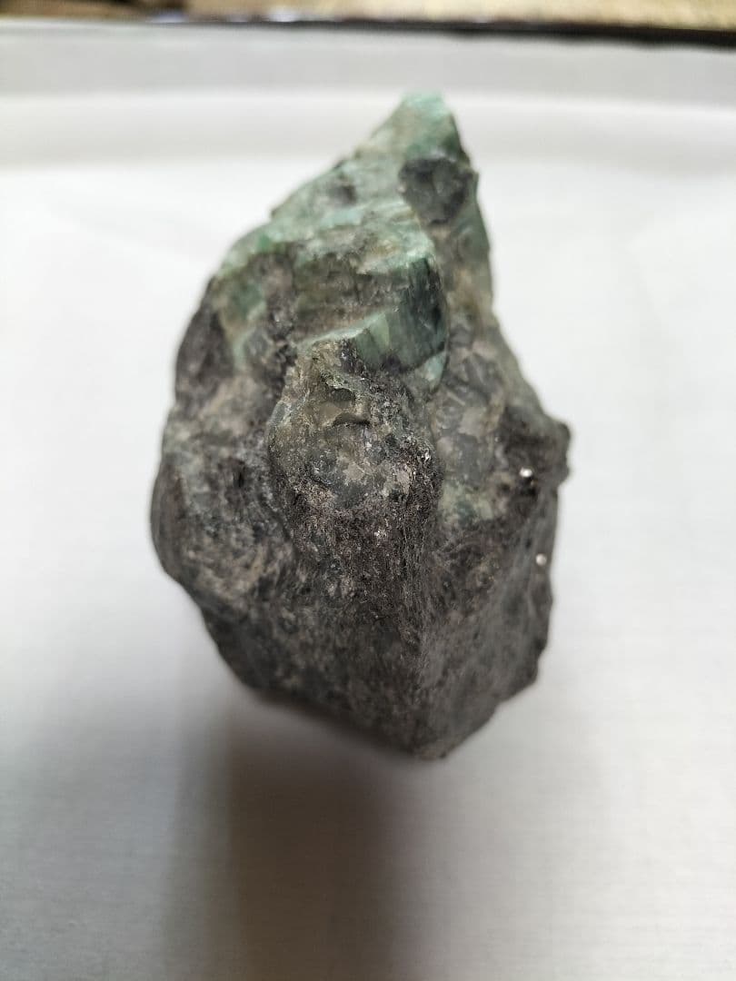 エメラルド原石 鉱石 原石母岩付き