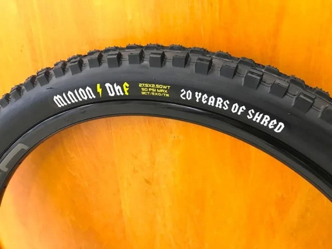 希少 限定モデル MAXXIS minion Dhf 27.5 x 2.50WT