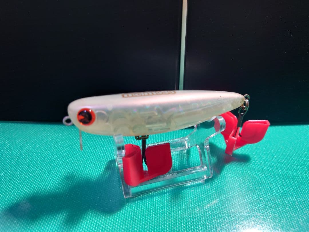 アイマ.シーバスルアーセット売り。 １９コ売り。