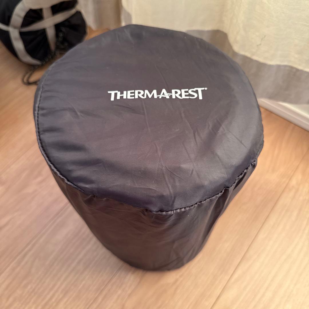 ① THERMAREST TRAIL SCOUT LARGE スリーピングマット