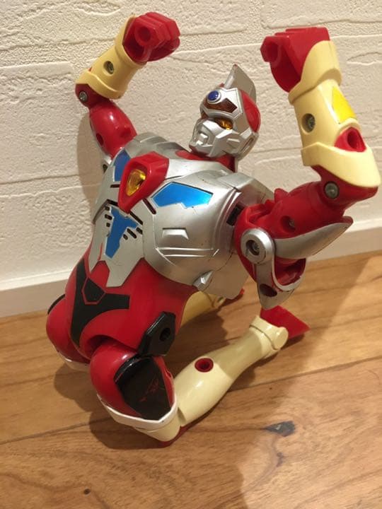 電光超人グリッドマン！？で合ってますか？フィギュア