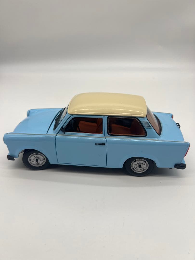 No415ミニカー1/18箱なしTRABANT 601 East Germany