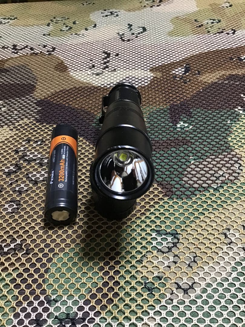 米軍放出品　FENIX 充電式　LEDライト中古品