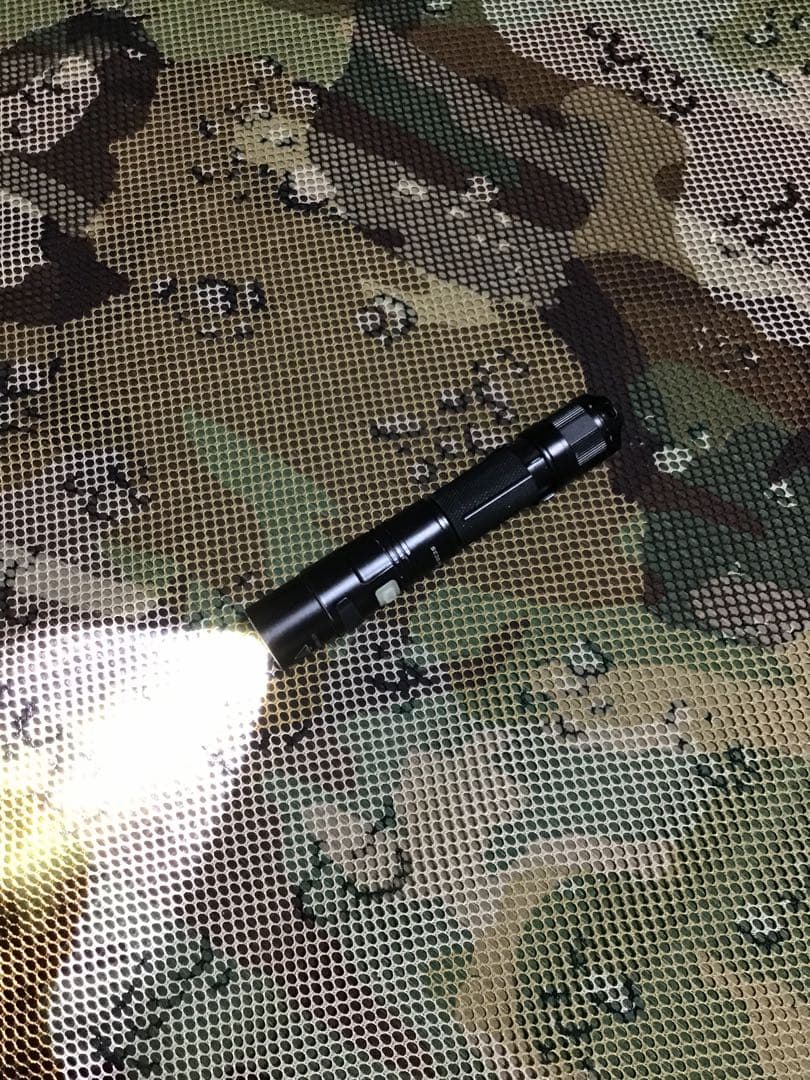 米軍放出品　FENIX 充電式　LEDライト中古品