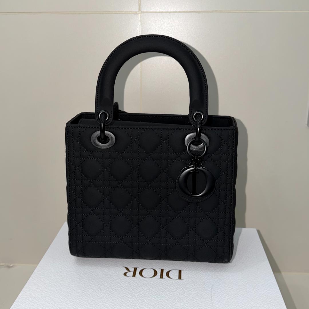 【美品】DlOR ブラックキルティングショルダーバッグ