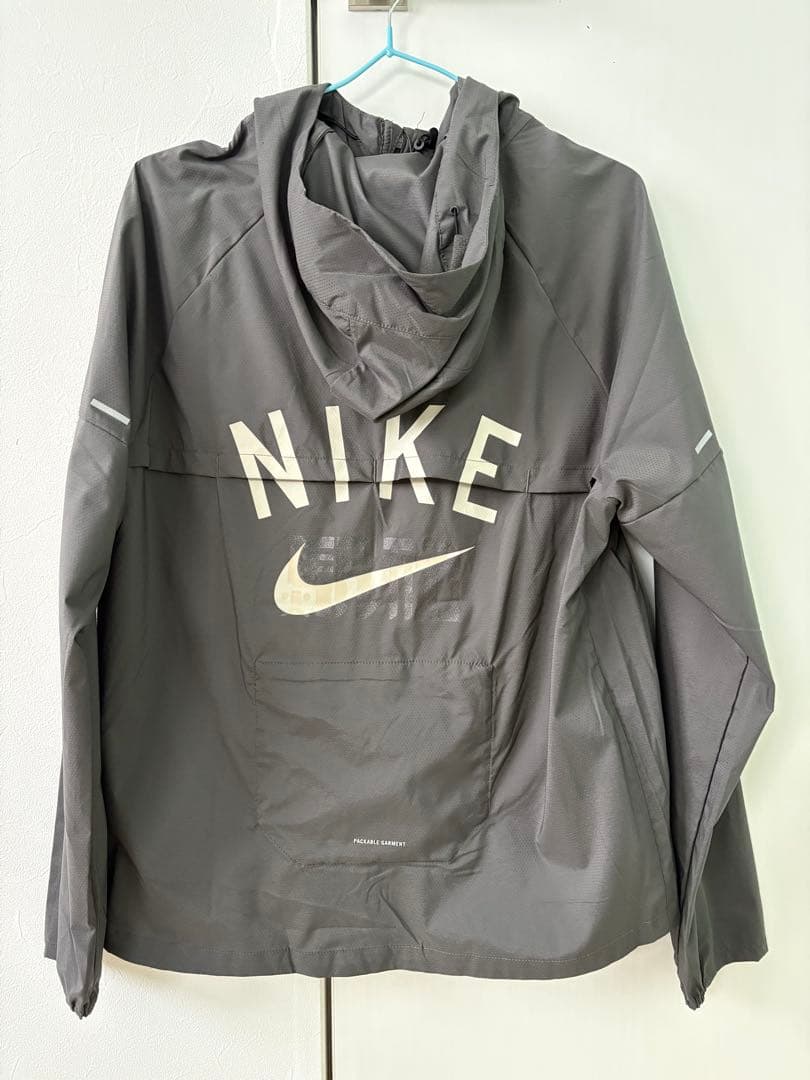 新品 タグ付き NIKE ナイキ　ランニングウェア　ウインドブレーカー