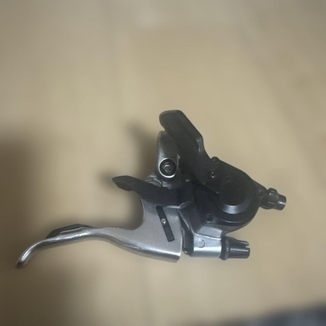 ST-M570 SHIMANO　デオーレLX ブレーキレバー シフトレバー 兼用