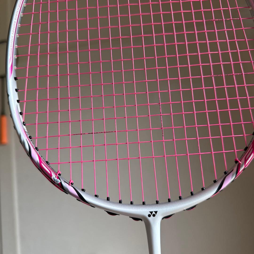 YONEX バドミントンラケット ホワイト/ピンク