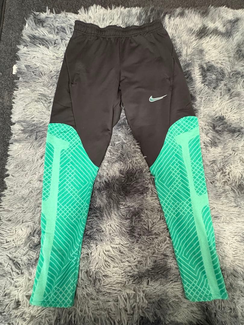 超美品 NIKE ナイキ サッカー トレーニングウェア 上下セット最終値下げ！！