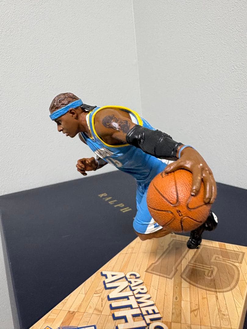 NBA カーメロ・アンソニー フィギュア デンバー・ナゲッツ 台座付