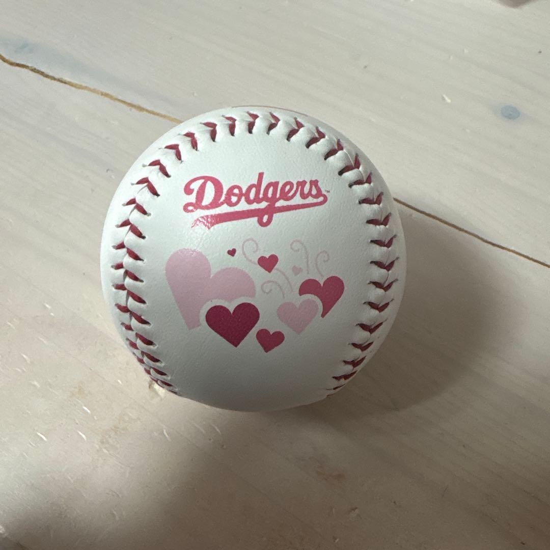 ドジャース 球場限定　新品 ハートボール LA Dodgers MLB公式
