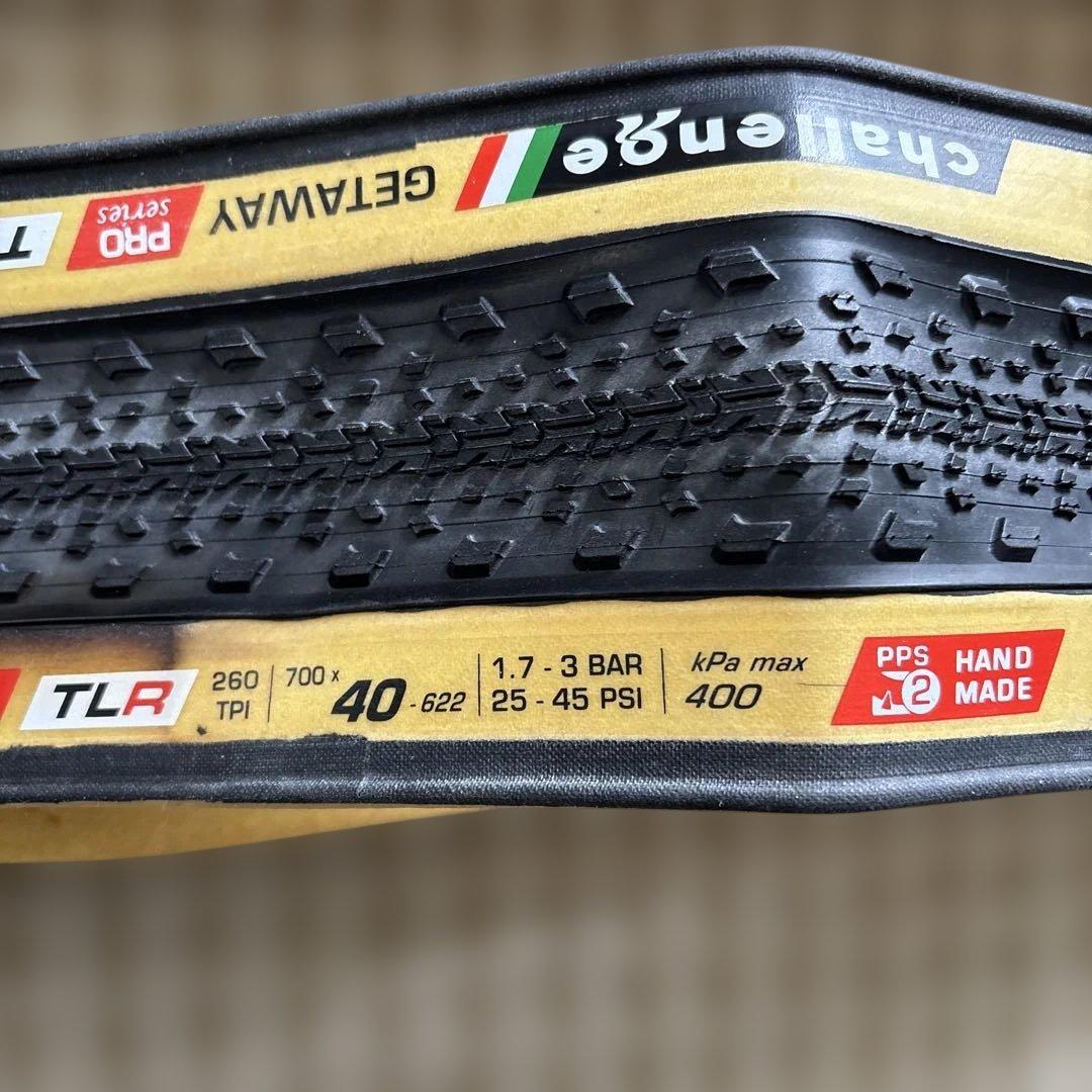 チャレンジGETAWAY TLR 700x40c チューブレス　グラベル　ペア