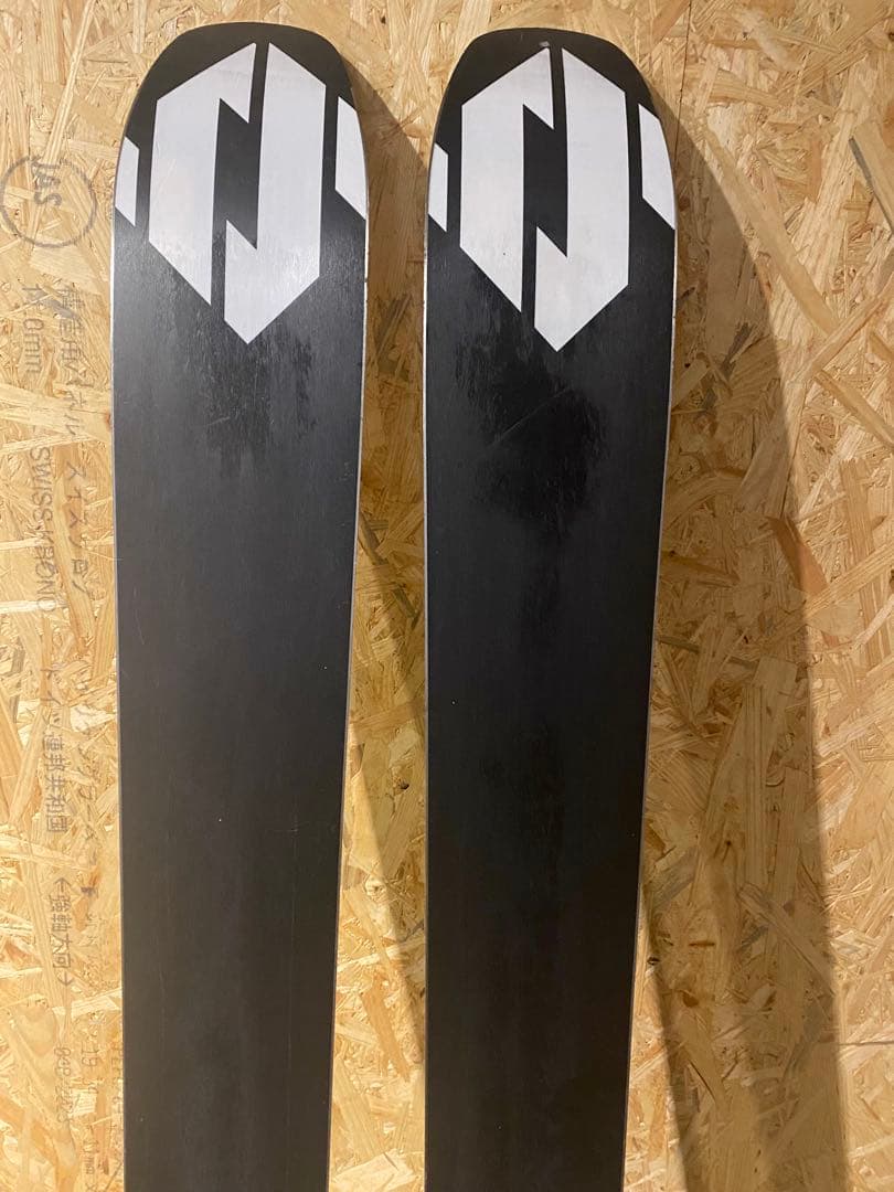 Volkl 100Eight スキー板