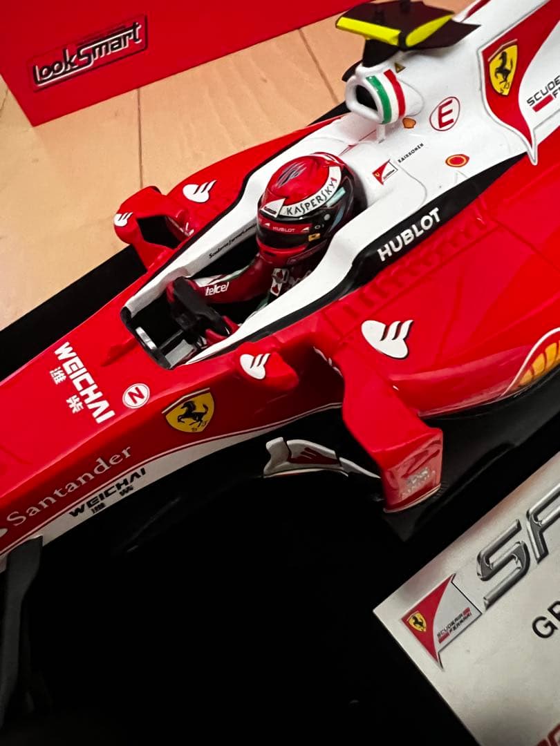美品 1/18 ルックスマート ライコネン フェラーリ SF16-H 2016
