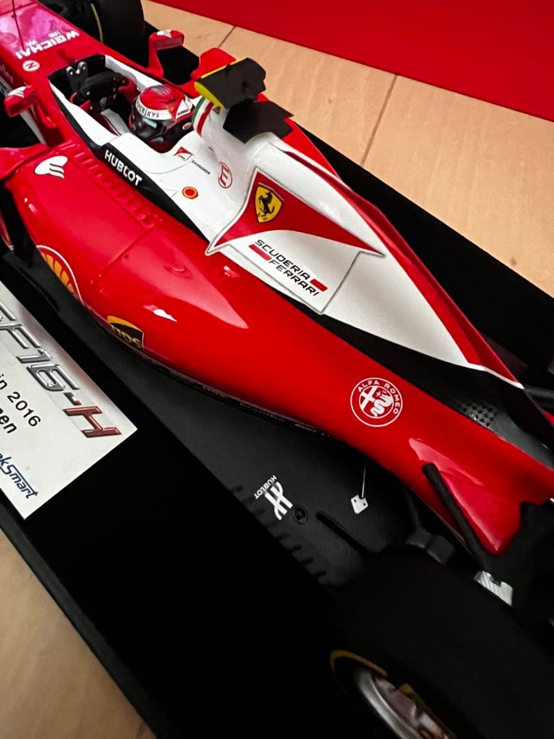 美品 1/18 ルックスマート ライコネン フェラーリ SF16-H 2016