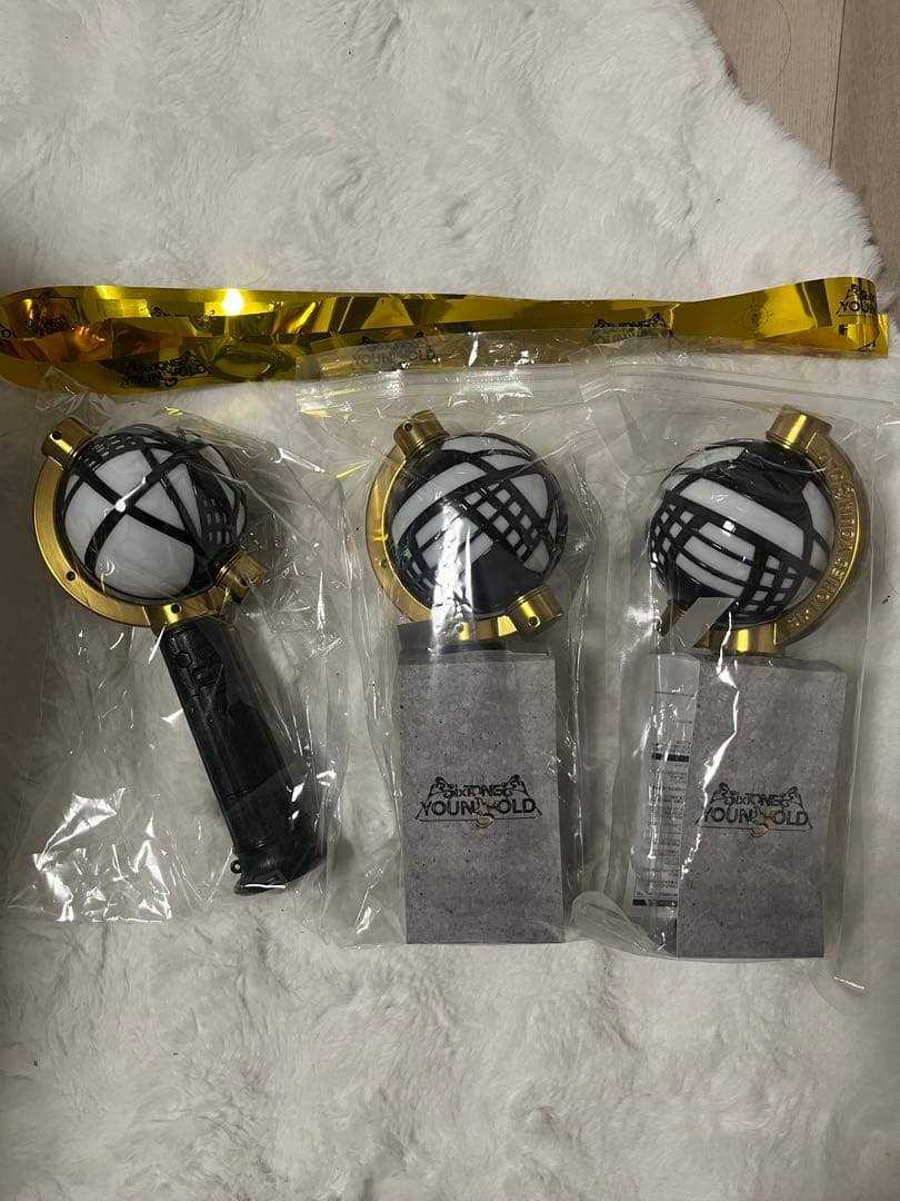 SixTONES 25年YOUNG OLD ペンライト 3個セット　金テープ付き