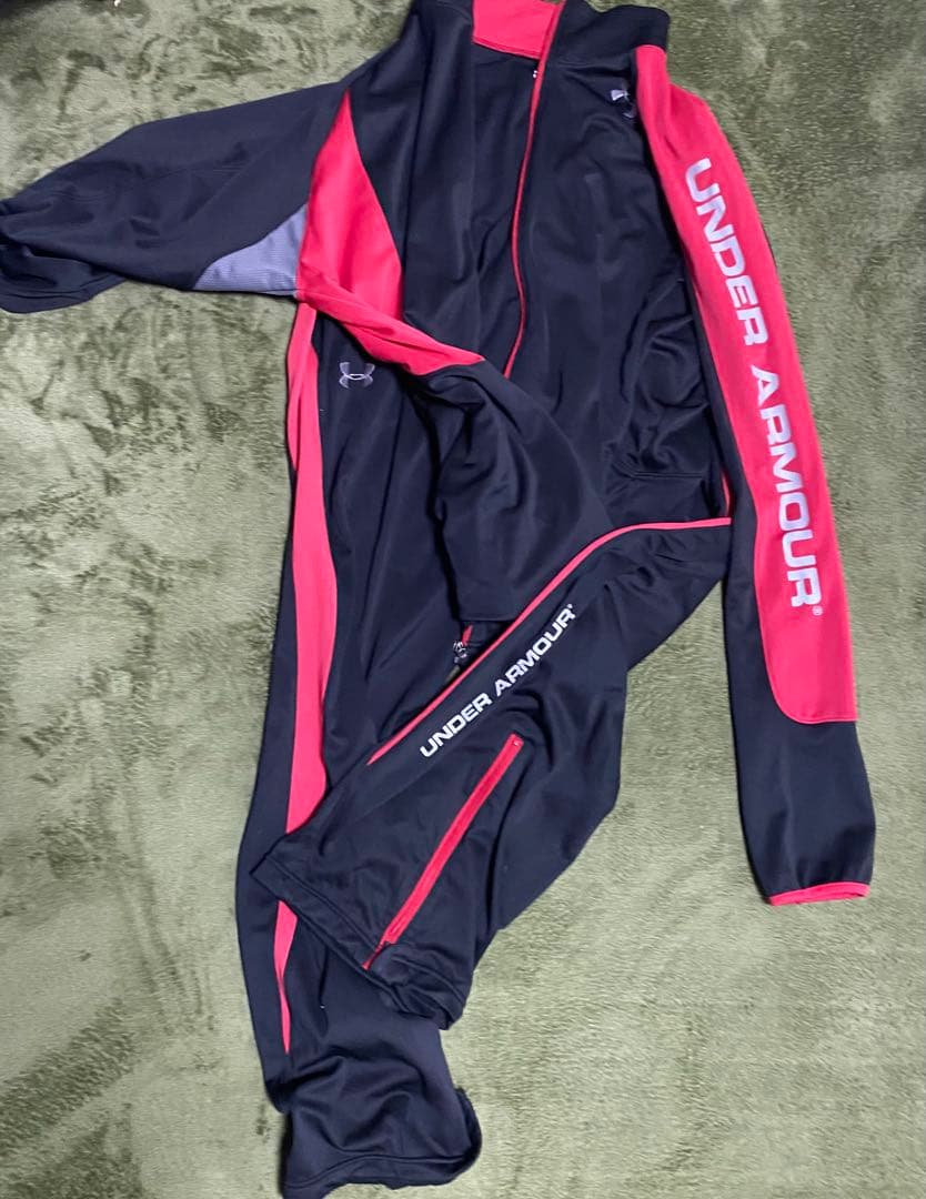 UNDER ARMOUR ジャージ上下セット 黒と赤