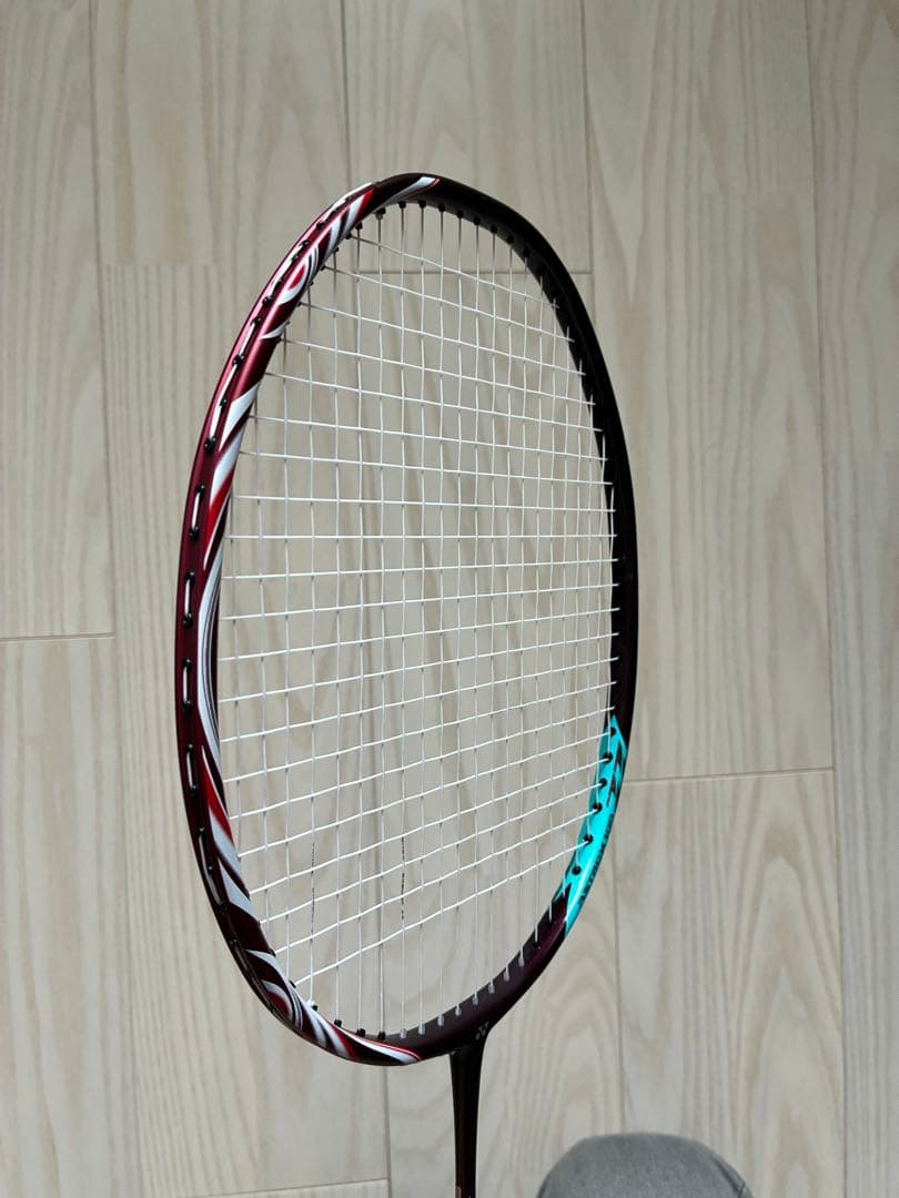 超美品　YONEX アストロクス100ZZ 3UG5 クレナイ エクスボルト65